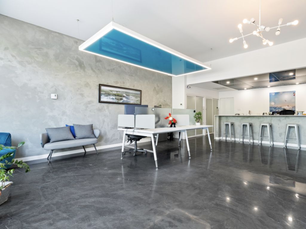 Condo commercial de coin  RDC  louer 
