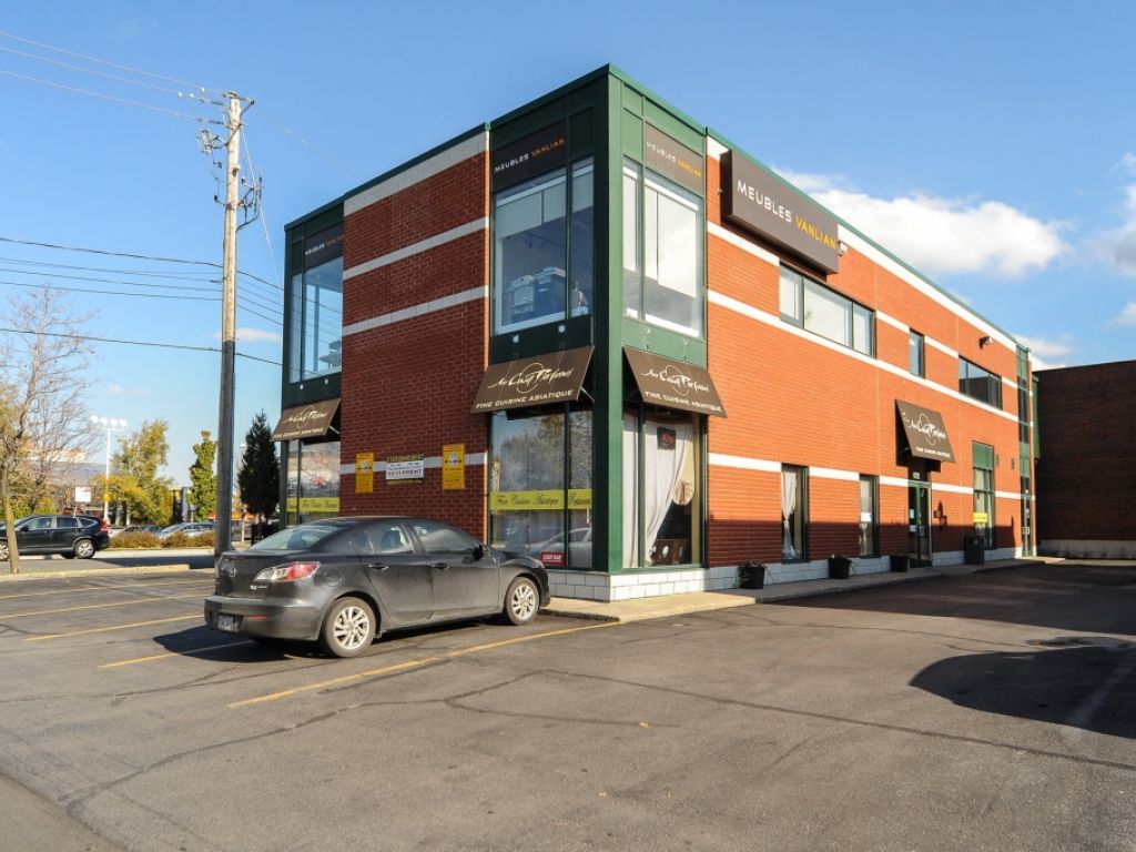 LOCAL COMMERCIAL � LOUER 1250 PIED CARR�S