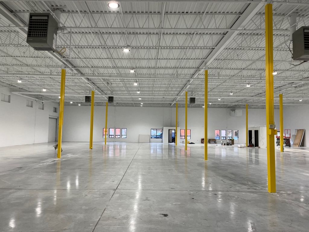 14,500ft warehouse with 4 loading docks & no offices