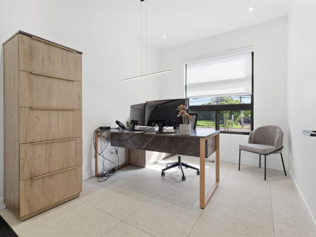 B�tisse commerciale/Bureau � vendre