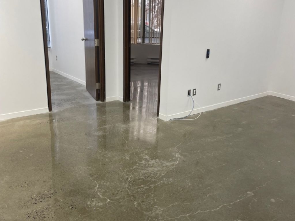 Bureaux r�nov�s 1198 p.c. � louer dans Mtl-Nord!