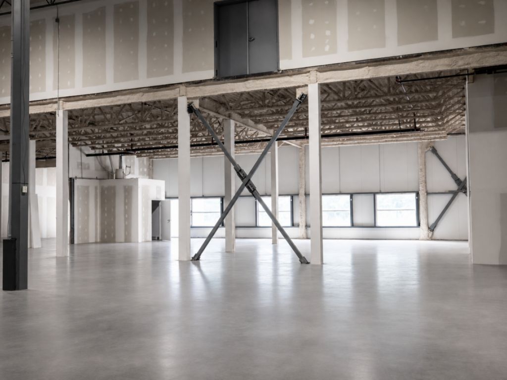 Local industriel � louer de 22 560 PI� | Laval