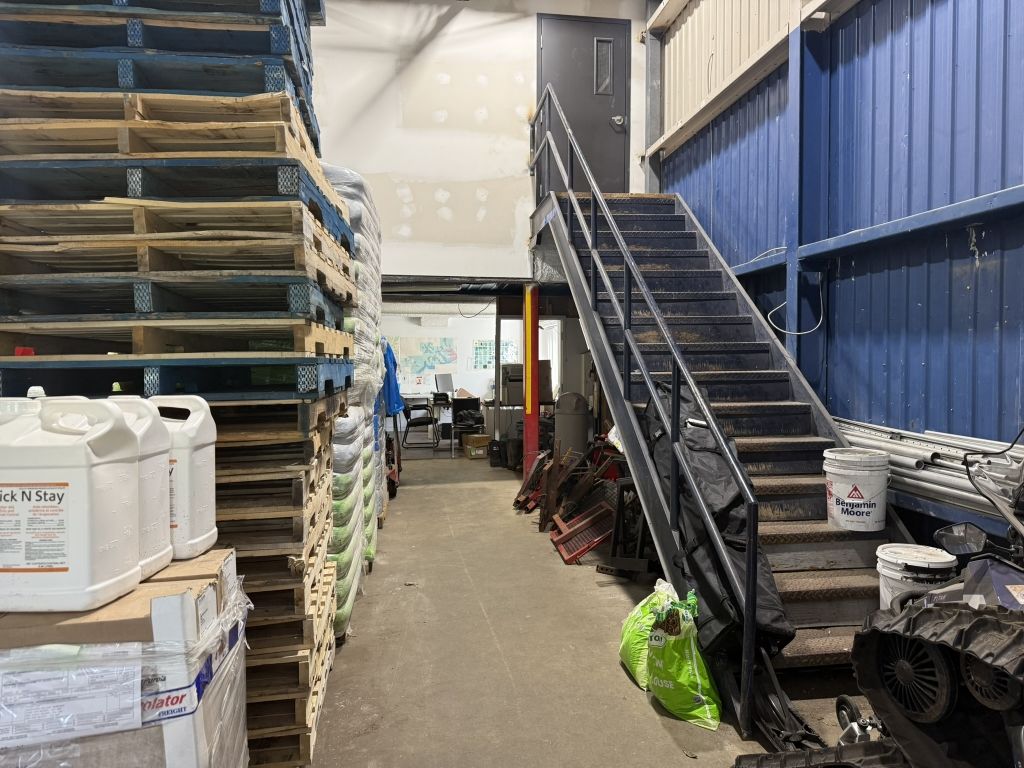 Espace complet de bureaux et entrept  Parc industriel Cardinal