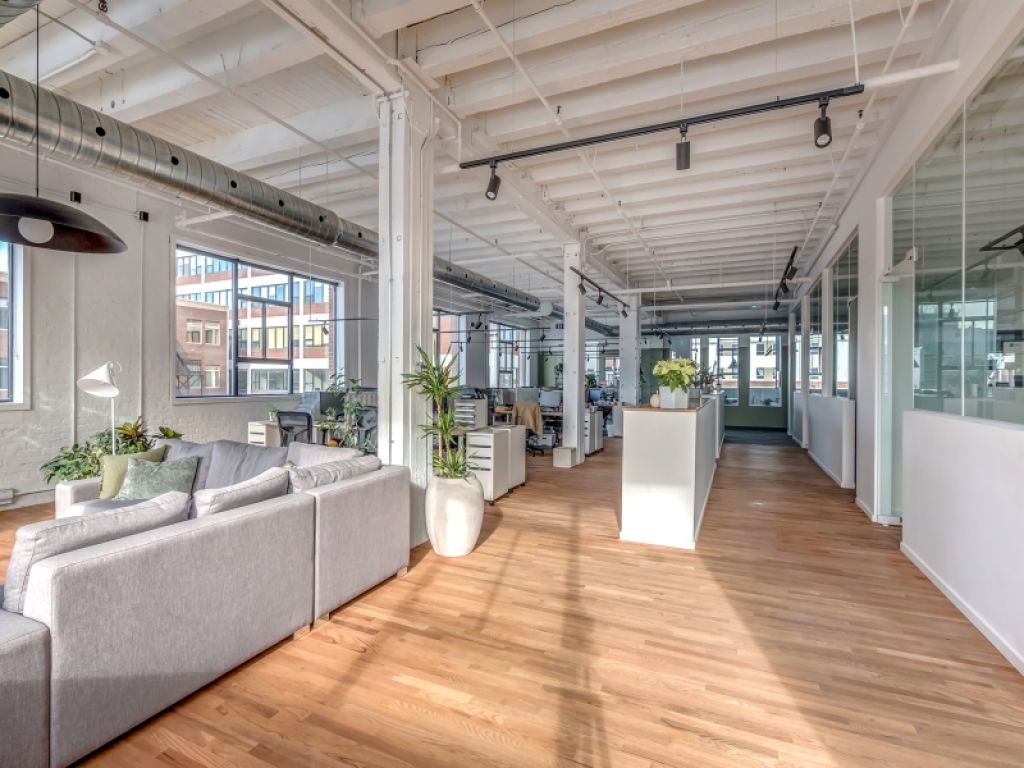 Office and industrial spaces for rent-District Beaumont-6833 De L'pe