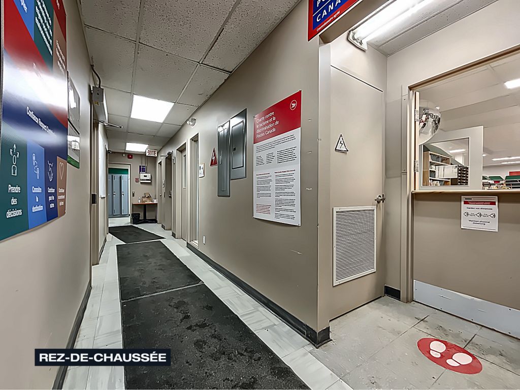 Local Industriel/Commercial  louer - Jonquire - 400  10 500 pi2 