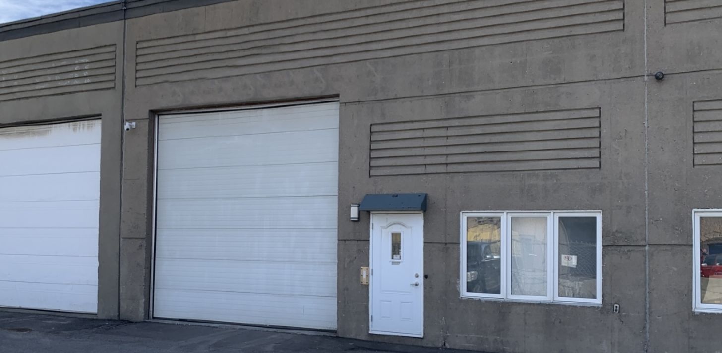 Local Industriel à louer _ 1600 pi. ca. + 400 pi. ca. Mezzanine - À louer