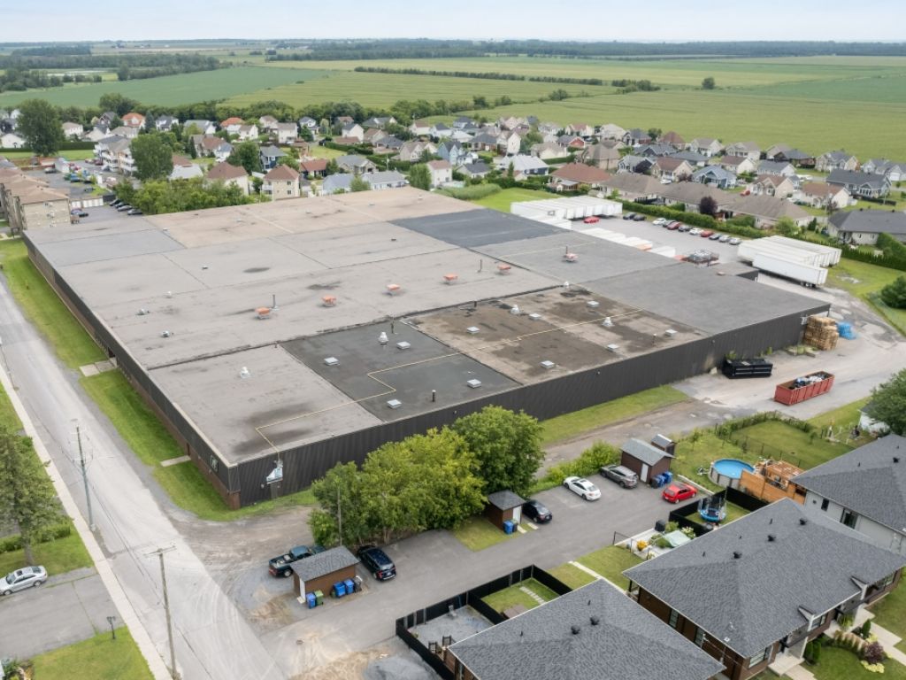 Espace industriel et commercial  louer  accessibilit et flexibilit au cur de la Montrgie