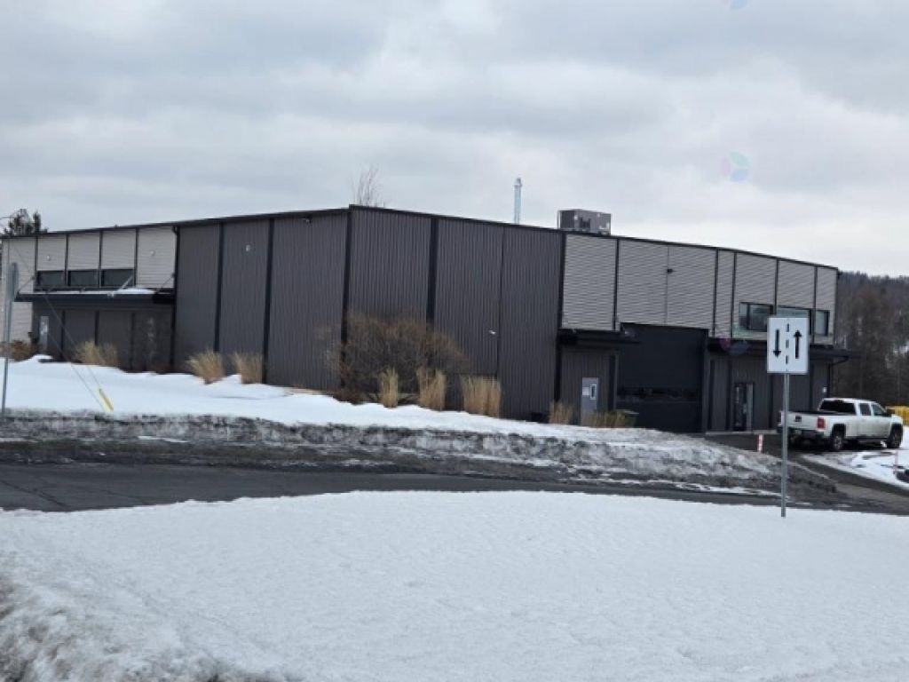 Industrial building + 60 x 70 dome for sale Beauce
