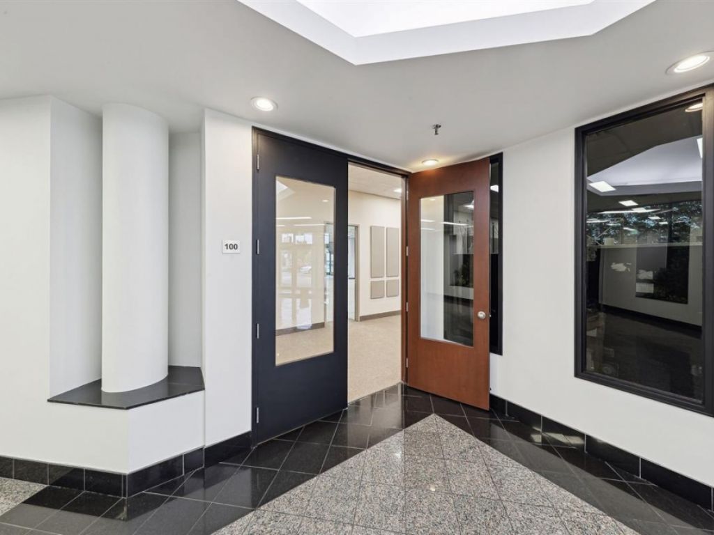 Office space for lease - 666 Boul. St-Martin O., local 100