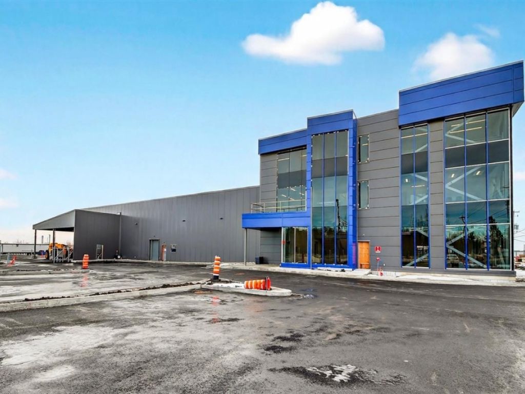 Industrial building for sale