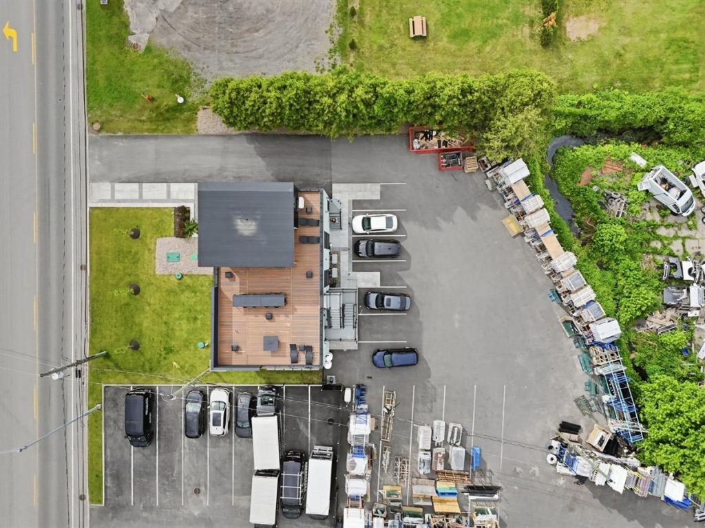 B�tisse commerciale/Bureau � vendre