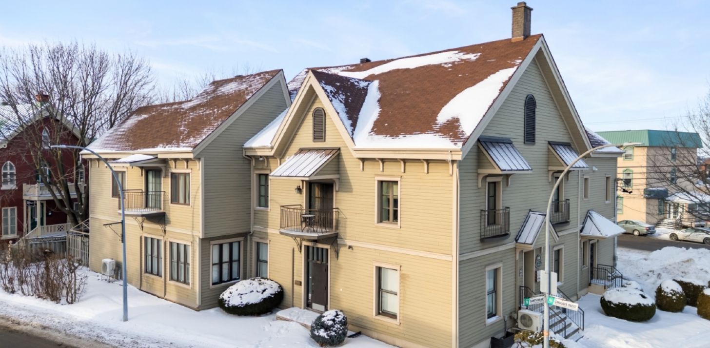 Semi-commercial building for sale - For Sale