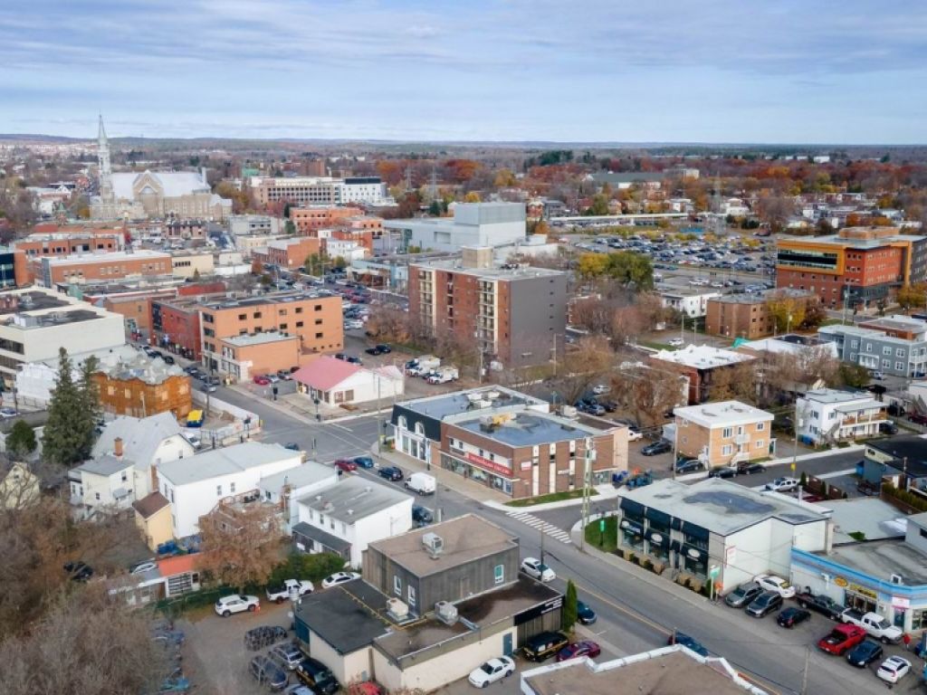 Building for sale or office for rent Downtown St-Jerome