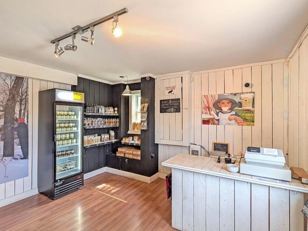 Semi-commercial property in an agricultural zone