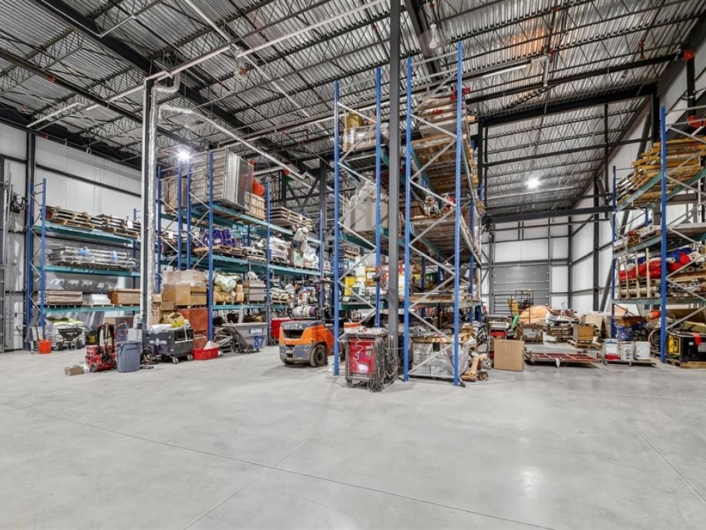 Industrial building for sale