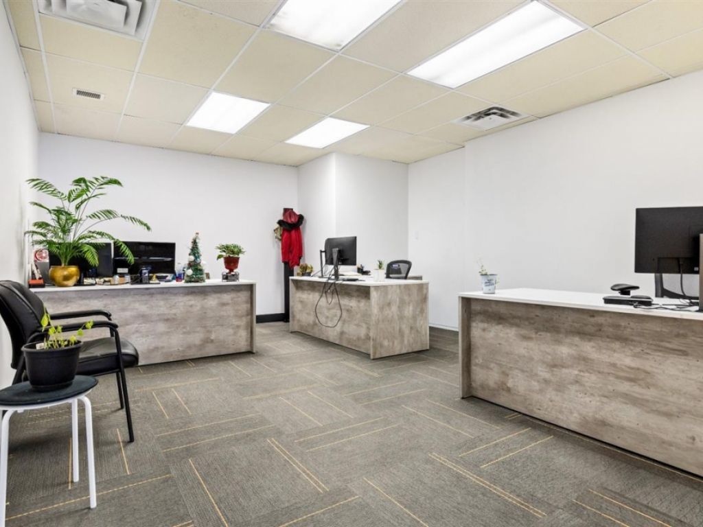 Espace bureau � louer - 31 Boul. de la Seigneurie E., local 103