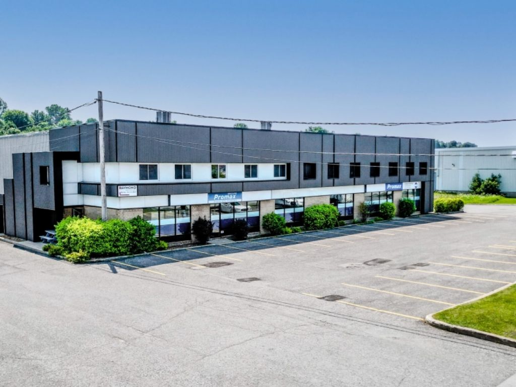 Local industriel avec bureaux � Parc Colbert � Sainte-Foy