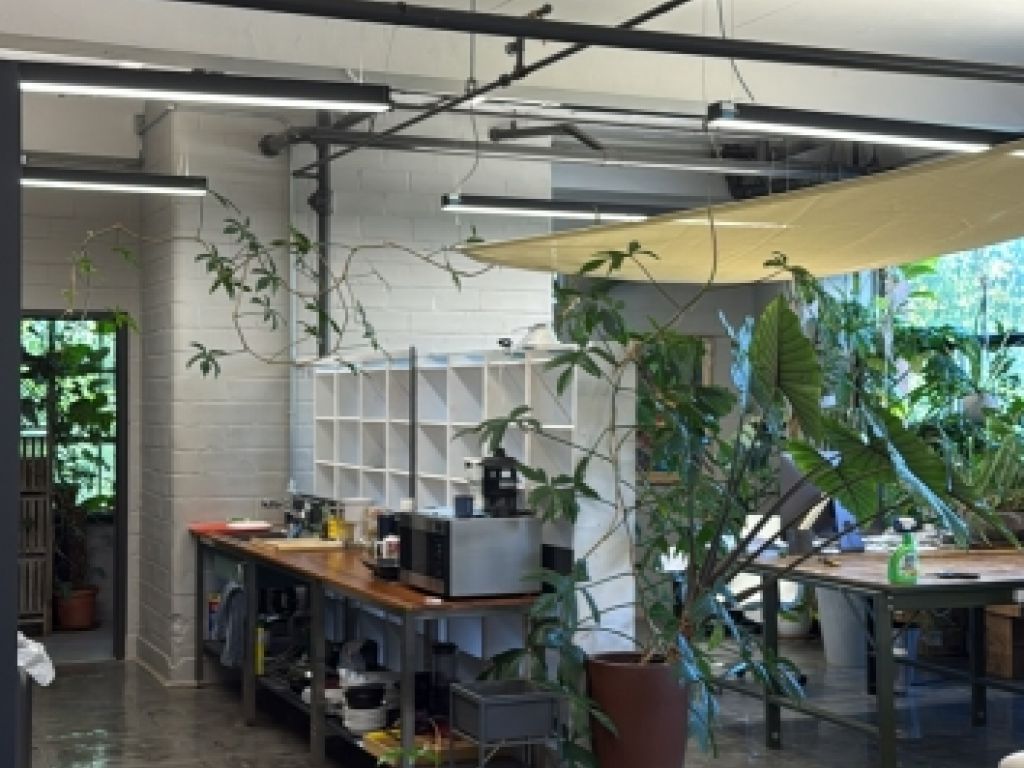 Sublet spacious loft for shop / office  on the Plateau of 1947 sq.ft.