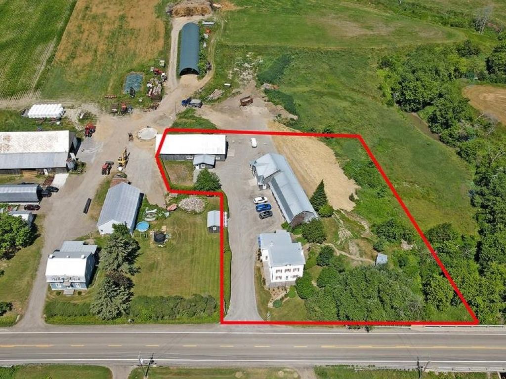 Semi-commercial property in an agricultural zone