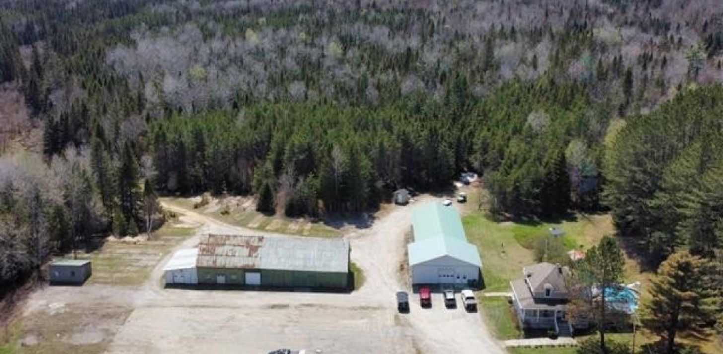 Maison, Entrepôt, Garage, Grange, Rivière-Rouge - À vendre