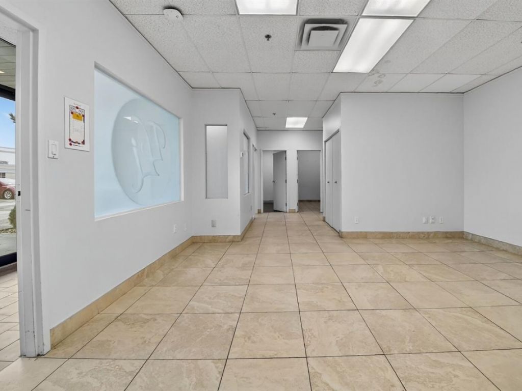 Industrial Space for Rent � 1937 Rue Le Chatelier, unit 1, Laval (Sainte-Rose)