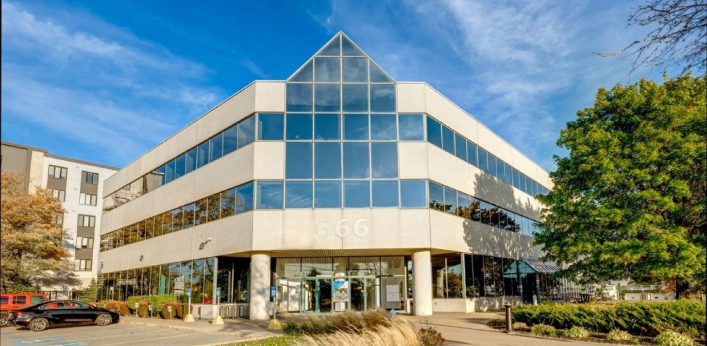 Office space for lease - 666 Boul. St-Martin O., local 100 - For Rent