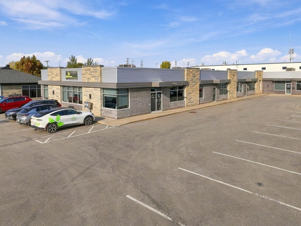 Location d'espace commercial/Bureau � 4333-4341 Boul. St-Elzear O., local OP.3, Laval (Chomedey)