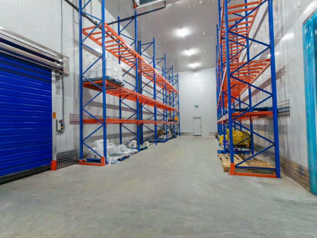 LOCAL INDUSTRIEL/ENTREPOT � LOUER, CANDIAC - 12 395 � 55 934 pi2