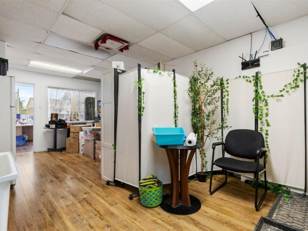 Espace bureau � louer � 68 Boul. Cartier O., local 201, Laval (Laval-des-Rapides)