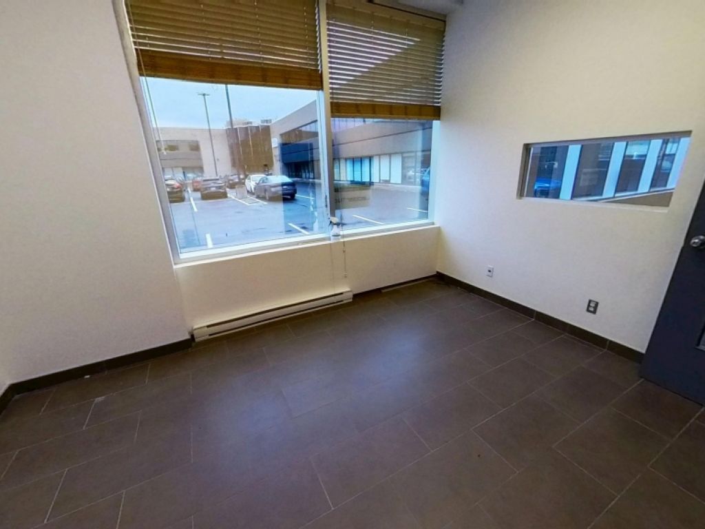 Grand espace commercial avec entrepôt – Québec