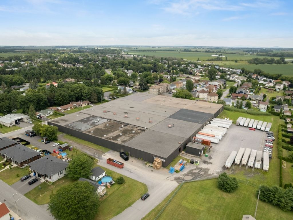 Espace industriel et commercial  louer  accessibilit et flexibilit au cur de la Montrgie