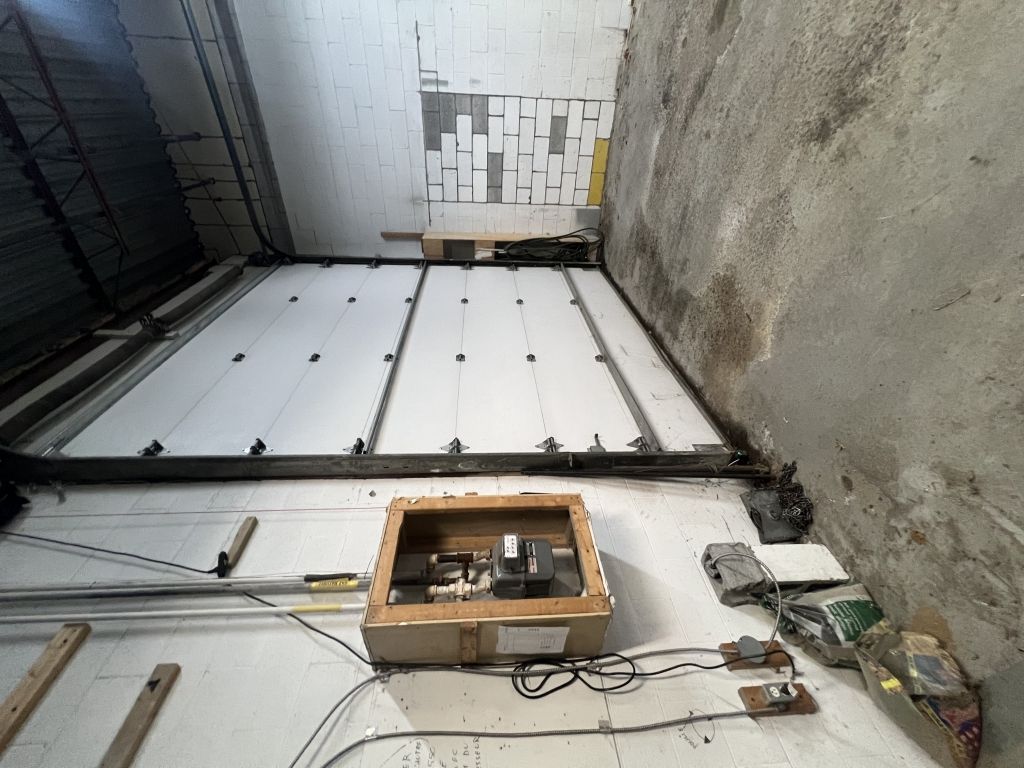 Local 4 000 pi� bureaux + entrep�t � louer, Place Nobel, Sainte-Julie