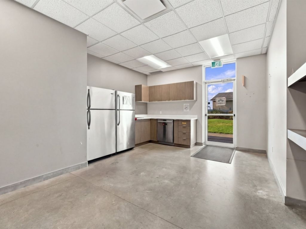 Location d'espace commercial/Bureau � 4333-4341 Boul. St-Elzear O., local OP.3, Laval (Chomedey)