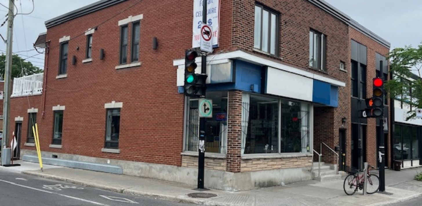 Commercial space on Lajeunesse street ideal for shops and businesses seeking  presence and visibility. - For Rent