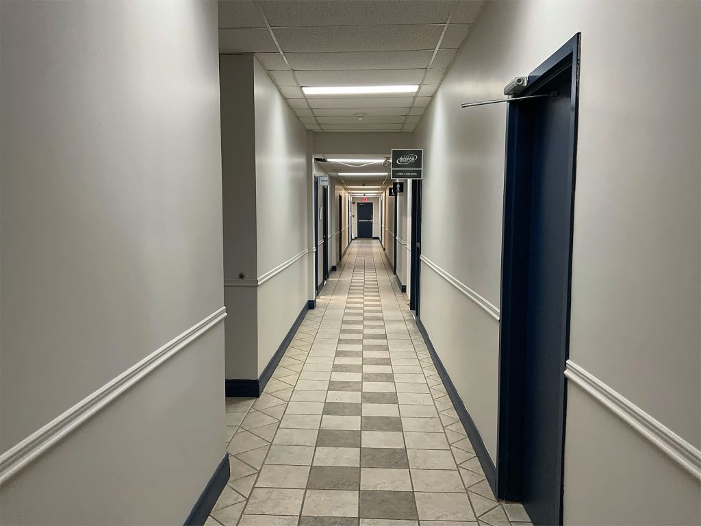 Industrial/Commercial space for lease - Jonqui�re - 200 to 11 000 ft2 