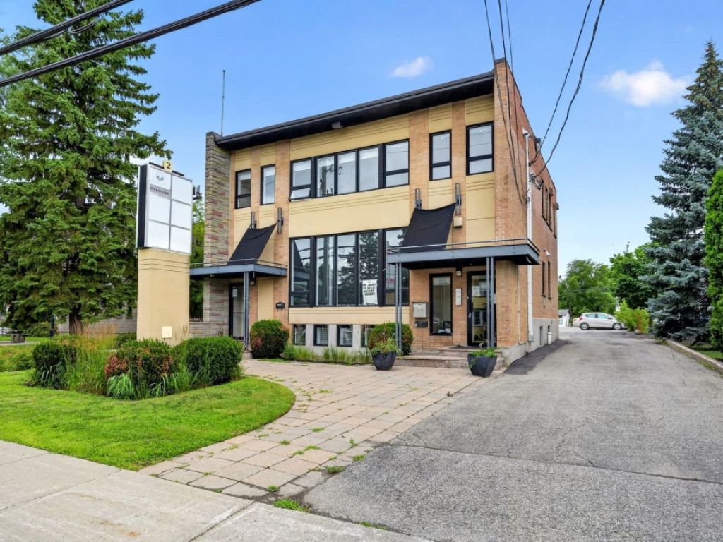 A pristine 208-square-foot office, Ideal for healthcare or school professionals