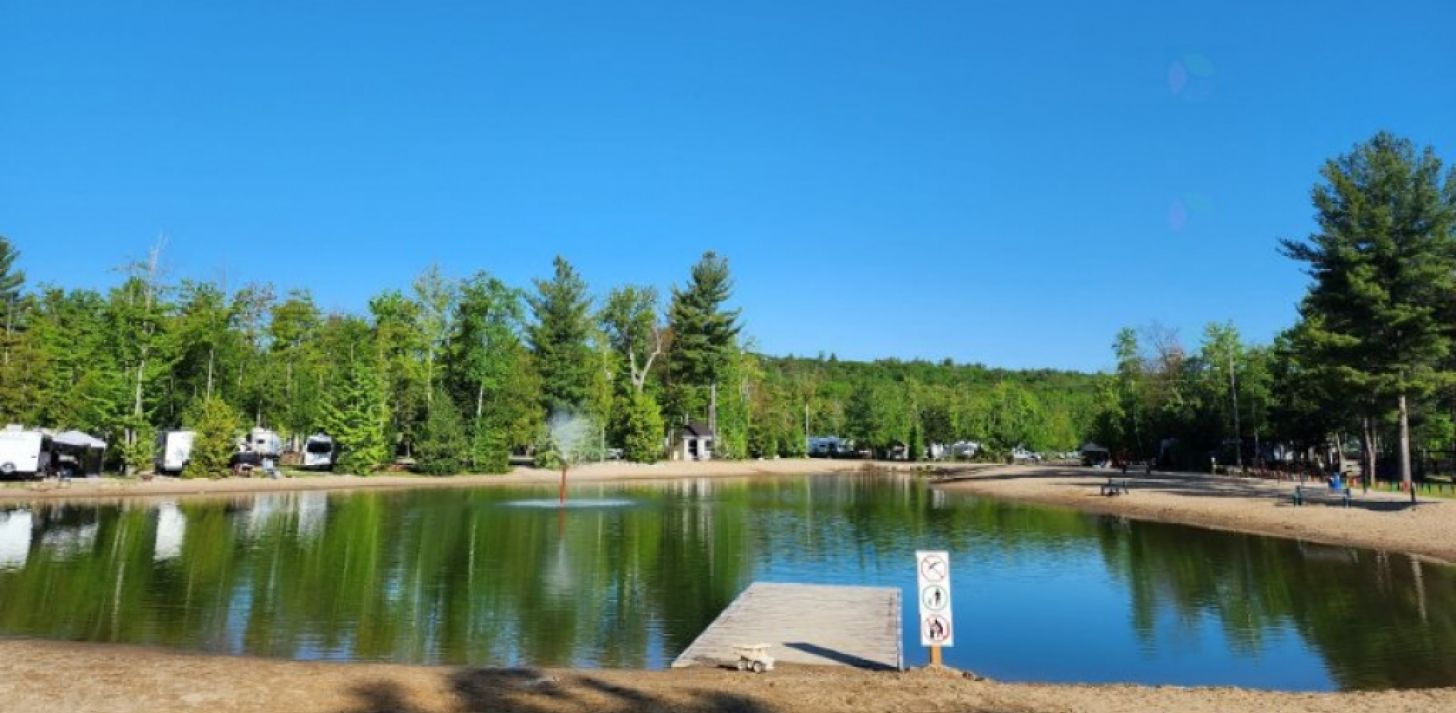 Camping 4 &eacute;toiles &agrave; vendre au coeur de Lanaudi&egrave;re - &Agrave; vendre