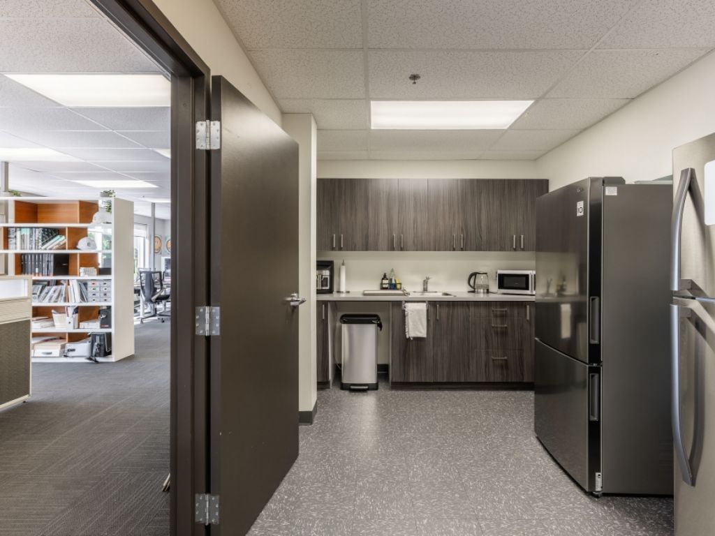 Professional and very bright office