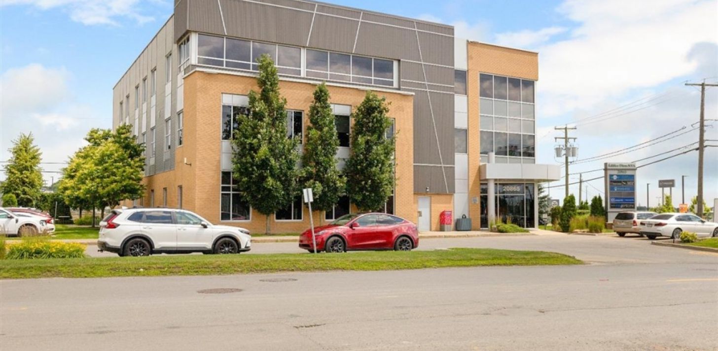Office space for lease - 20865 Ch. de la C&ocirc;te N., local 200A - For Rent