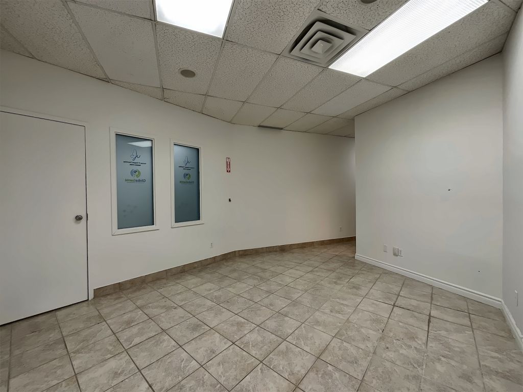 OFFICE SPACE FOR RENT - VERY BUSY 