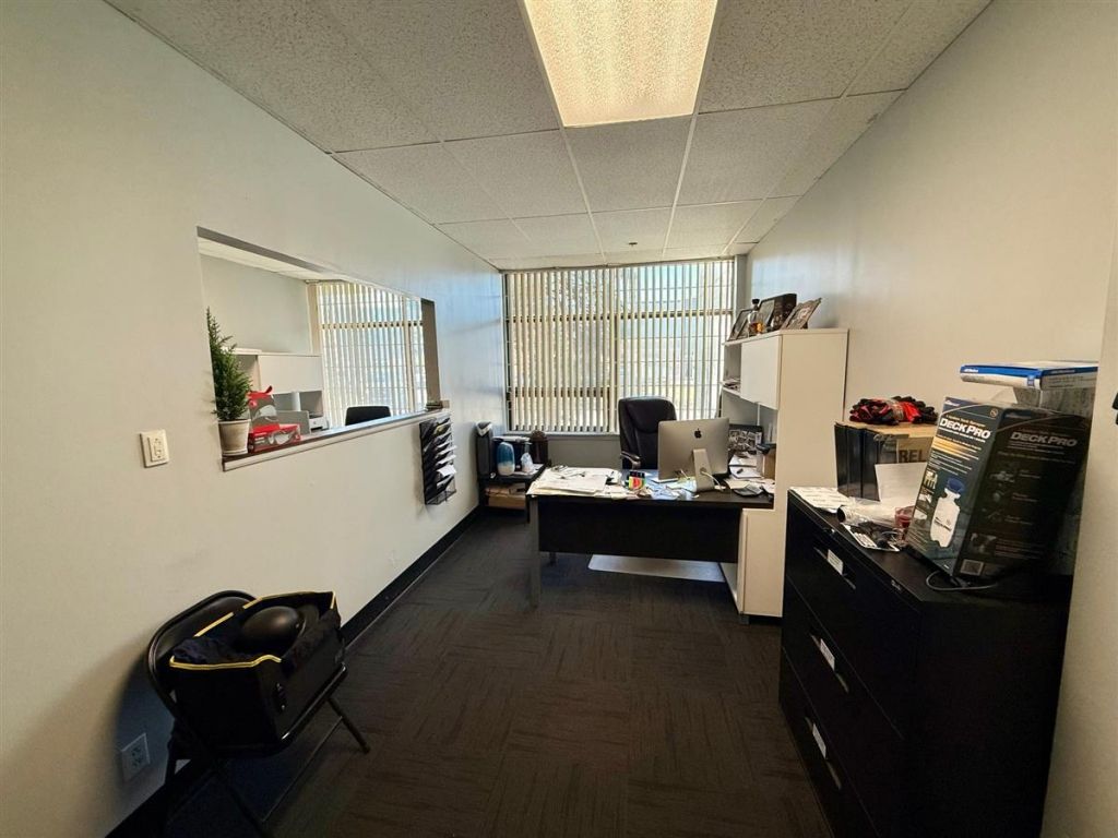 Espace industriel � louer - 1275 Rue Bergar, local A