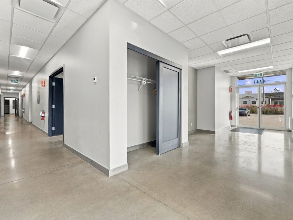 Location d'espace commercial/Bureau � 4333-4341 Boul. St-Elzear O., local OP.3, Laval (Chomedey)