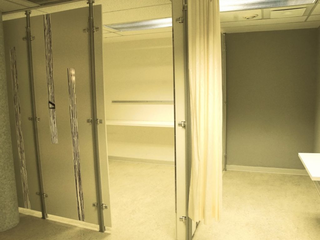 Espace commercial avec faade sur rue et stationnement