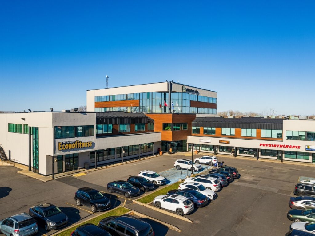 Espace commercial et bureaux divisibles 800  10 400 pc  louer La Prairie
