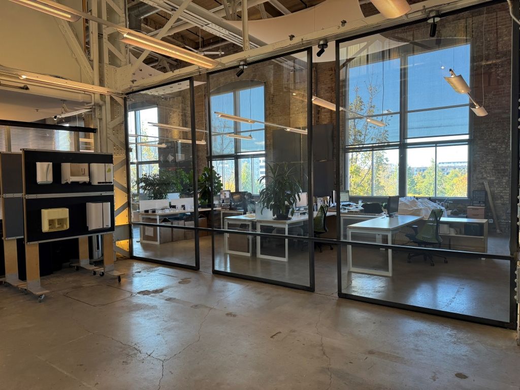 Technopôle Angus     Magnifique espace partagé de 2522 pi ca