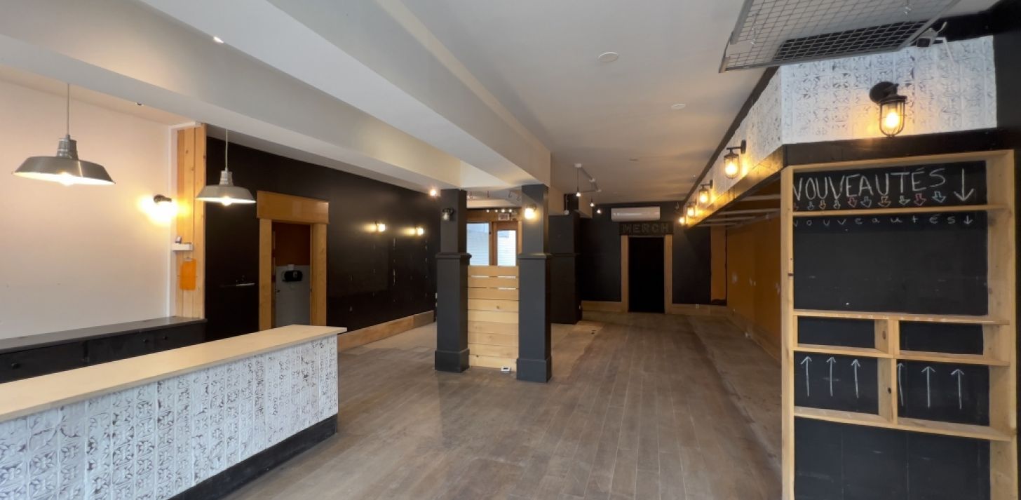 SPACE FOR RENT (ROSEMONT-PETITE-PATRIE) - For Rent
