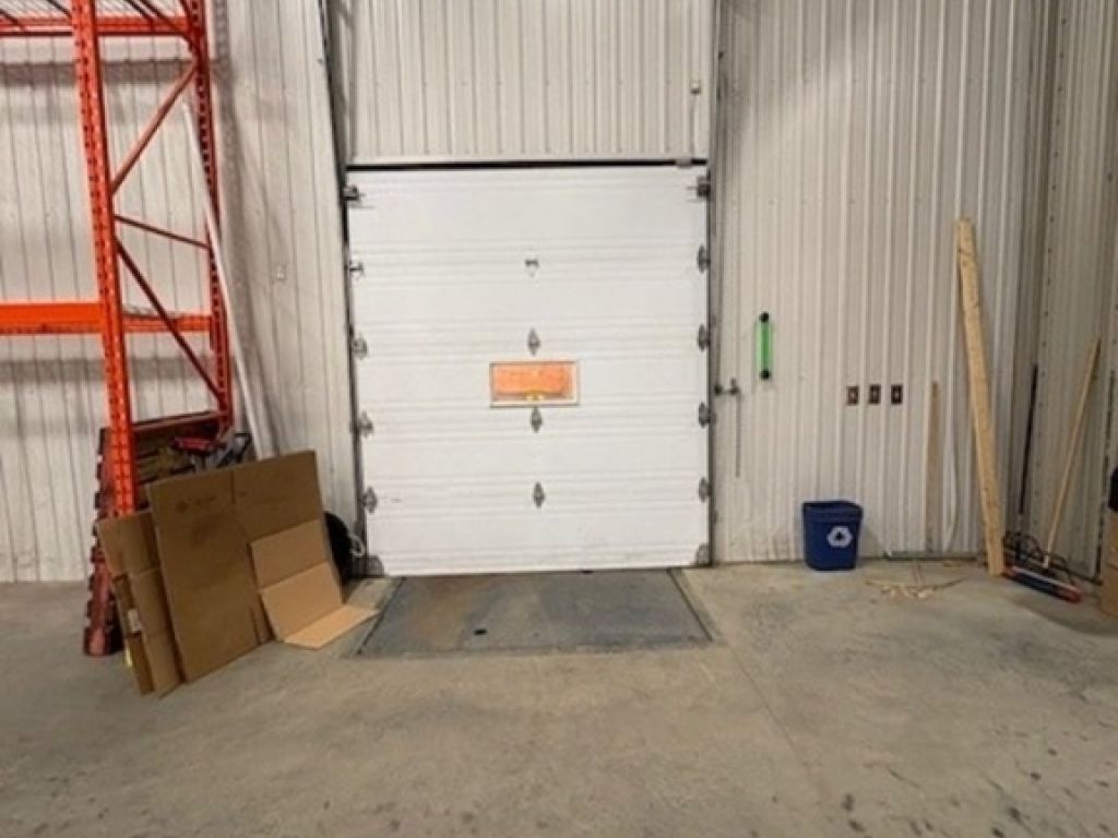 Office, showroom and warehouse