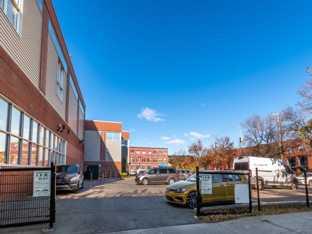 Large, bright office space for rent in Saint Henri