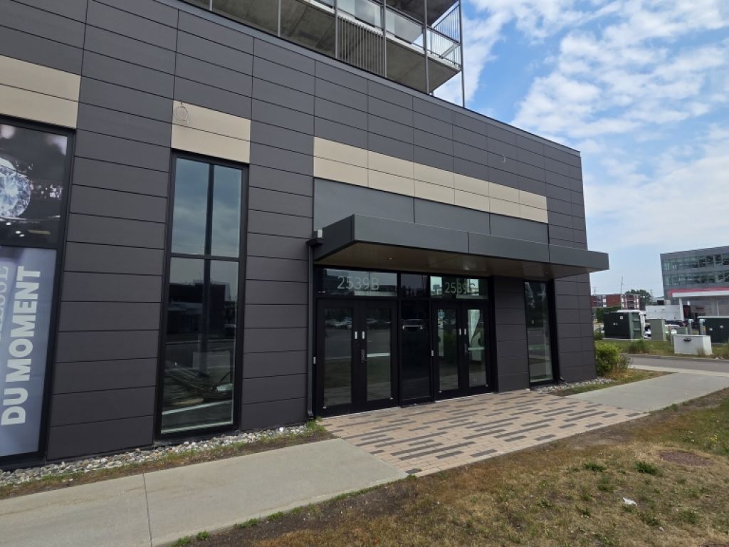 Local commercial � louer � Beauport � 2539, boulevard Sainte-Anne, locaux 2539B et 2539C