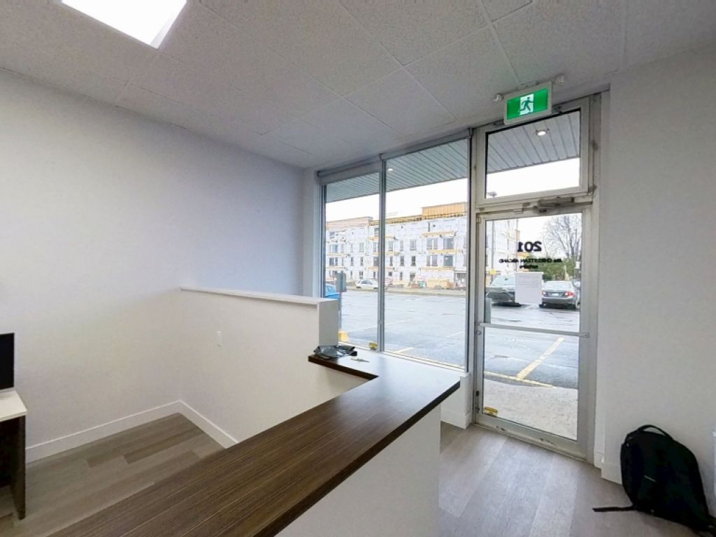 LOCAL COMMERCIAL OU DE BUREAU - HALTE CHARLESBOURG